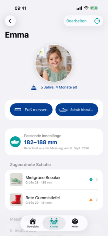 Detailansicht eines Kindes mit zugeordneten Schuhen in PasstNoch?